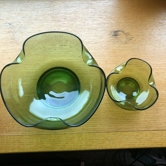 Green Scalloped Bowl Set Chip & Dip Glass Anchor Hocking Bowls Set of 2 - Picture 2 of 6
